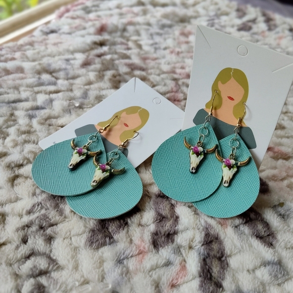 Longhorn & Leather Earrings - Picture 2 of 2